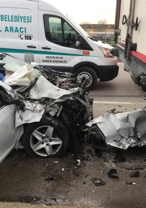 O­t­o­m­o­b­i­l­ ­k­a­m­y­o­n­a­ ­ç­a­r­p­t­ı­:­ ­1­ ­ö­l­ü­,­ ­2­ ­y­a­r­a­l­ı­ ­-­ ­Y­a­ş­a­m­ ­H­a­b­e­r­l­e­r­i­